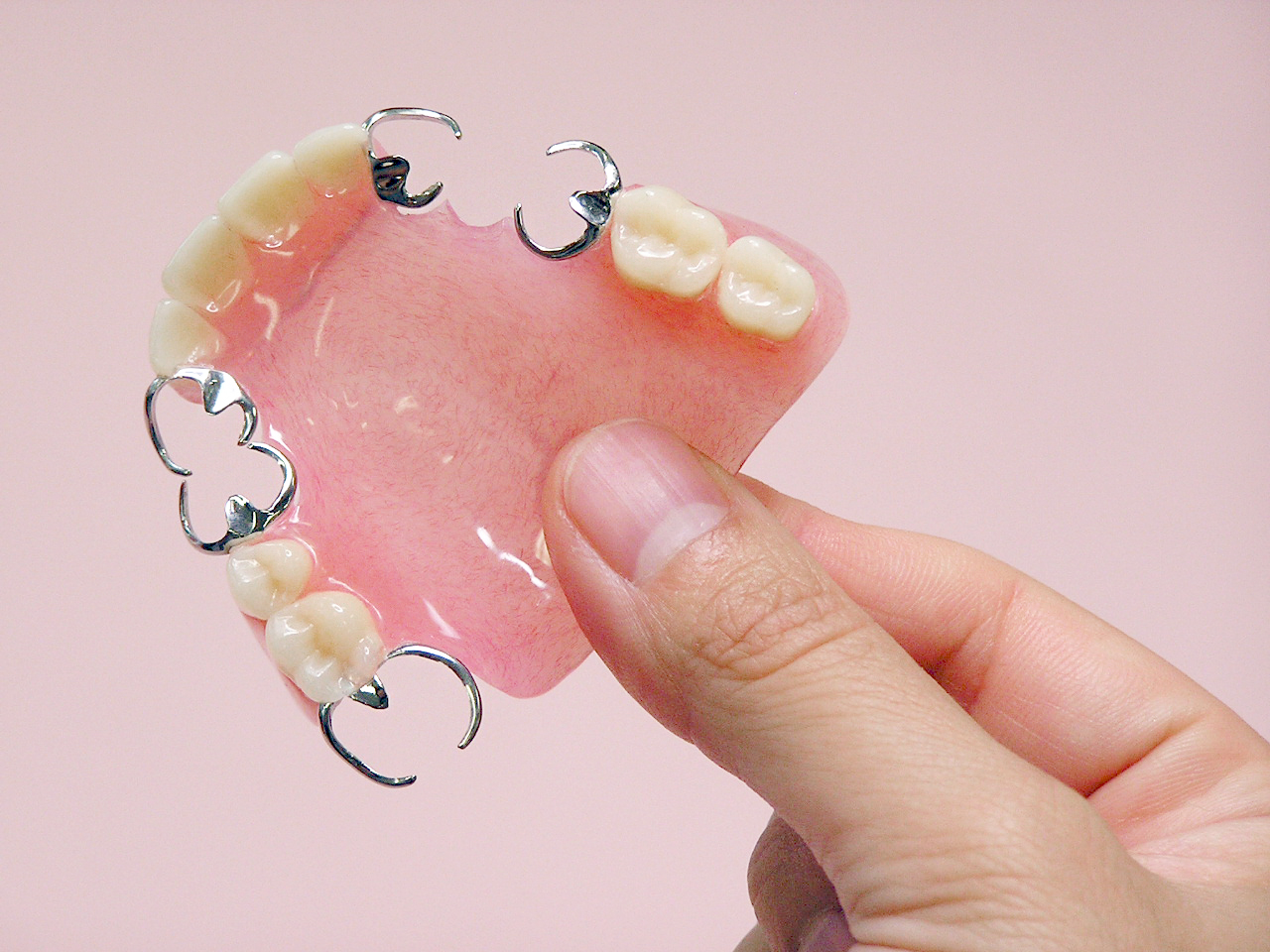 入れ歯安定剤をきれいに取り除く方法